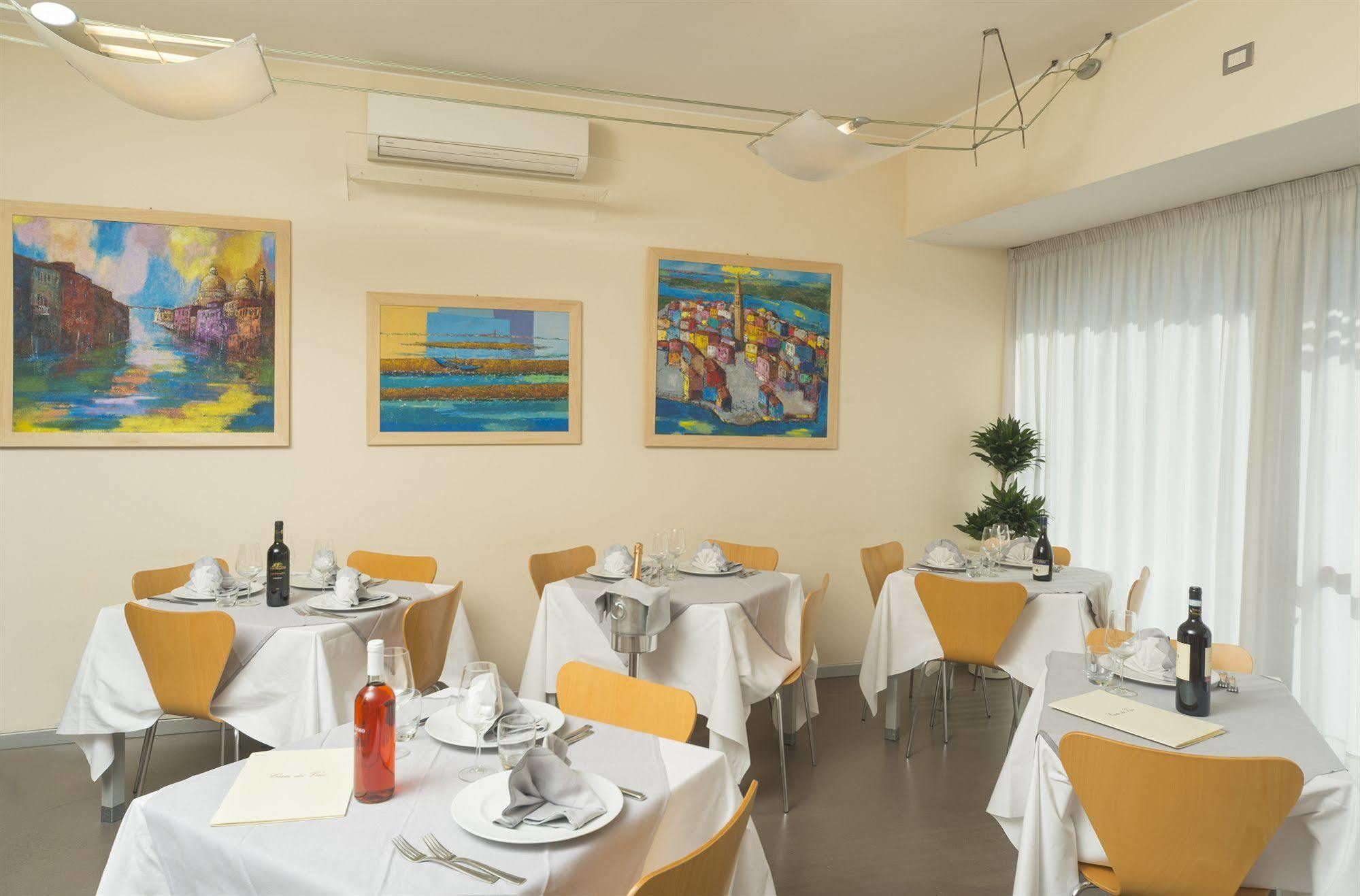 Rosanna Hotel